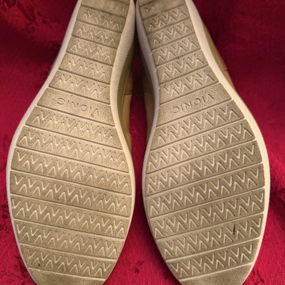 Vionic Jacey Women's Tan Slip on Wedge in a Size 9 - Picture 6 of 6